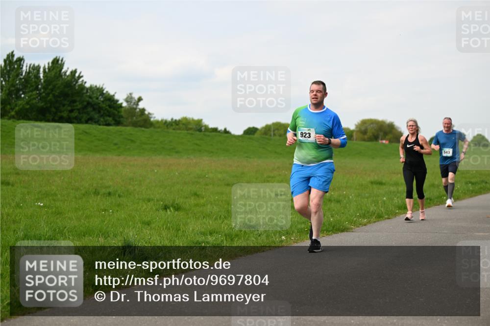 10.05.2026 - 8. Wedeler Halbmarathon Dr. Thomas Lammeyer http://msf.ph/oto/9697804 10.05.2026 11:30:34 Laufen 923, 543 meine-sportfotos.de