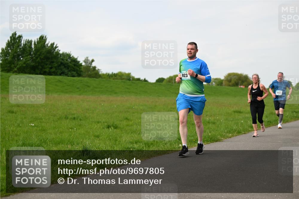 10.05.2026 - 8. Wedeler Halbmarathon Dr. Thomas Lammeyer http://msf.ph/oto/9697805 10.05.2026 11:30:34 Laufen 923, 543 meine-sportfotos.de