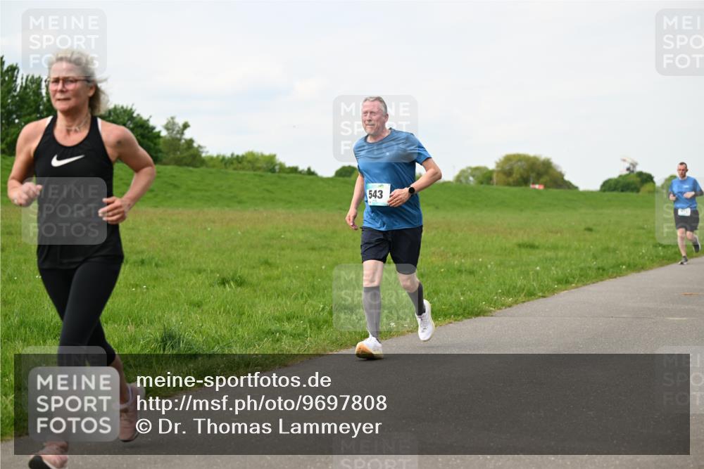 10.05.2026 - 8. Wedeler Halbmarathon Dr. Thomas Lammeyer http://msf.ph/oto/9697808 10.05.2026 11:30:37 Laufen 543 meine-sportfotos.de