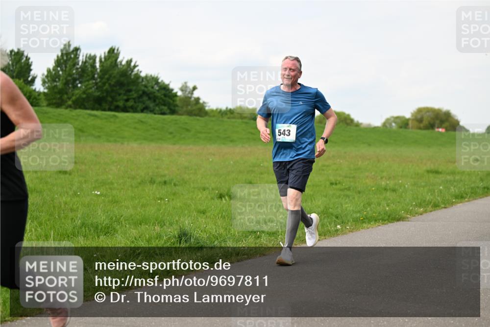 10.05.2026 - 8. Wedeler Halbmarathon Dr. Thomas Lammeyer http://msf.ph/oto/9697811 10.05.2026 11:30:38 Laufen 543 meine-sportfotos.de