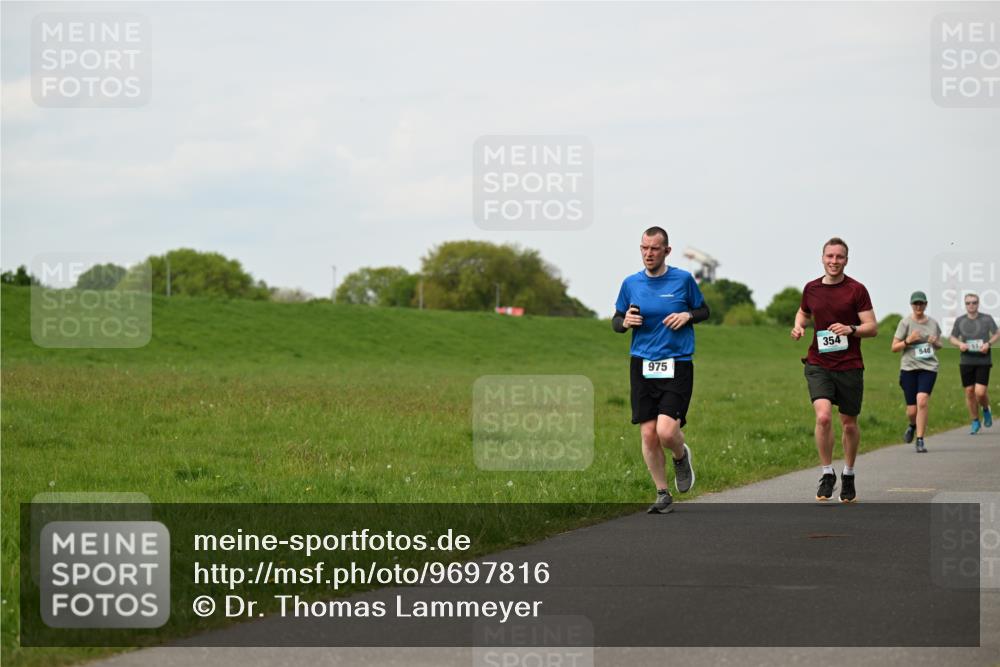10.05.2026 - 8. Wedeler Halbmarathon Dr. Thomas Lammeyer http://msf.ph/oto/9697816 10.05.2026 11:30:40 Laufen 975, 354, 540 meine-sportfotos.de