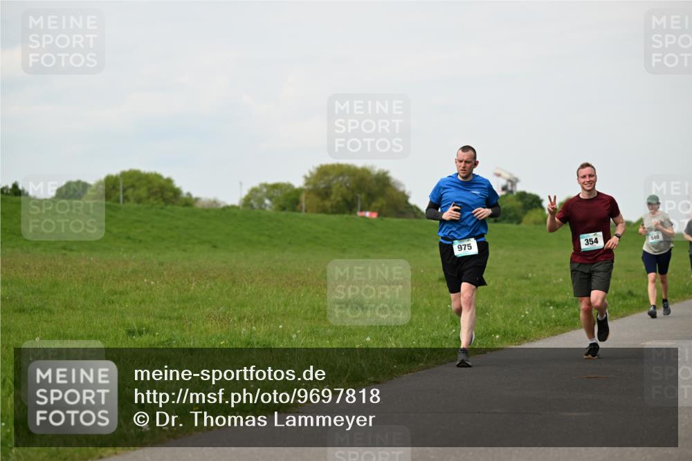 10.05.2026 - 8. Wedeler Halbmarathon Dr. Thomas Lammeyer http://msf.ph/oto/9697818 10.05.2026 11:30:40 Laufen 975, 354, 540 meine-sportfotos.de