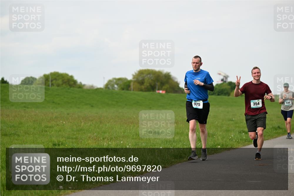10.05.2026 - 8. Wedeler Halbmarathon Dr. Thomas Lammeyer http://msf.ph/oto/9697820 10.05.2026 11:30:40 Laufen 975, 354, 540 meine-sportfotos.de