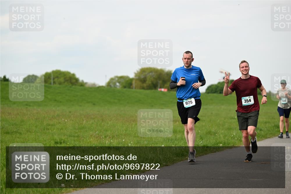 10.05.2026 - 8. Wedeler Halbmarathon Dr. Thomas Lammeyer http://msf.ph/oto/9697822 10.05.2026 11:30:41 Laufen 975, 354, 540 meine-sportfotos.de