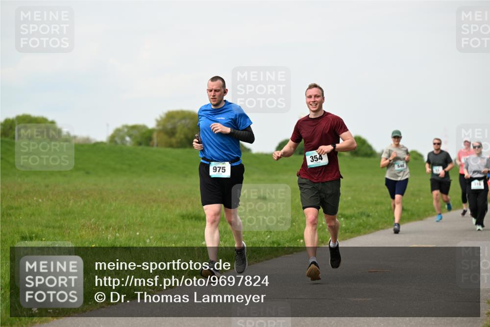 10.05.2026 - 8. Wedeler Halbmarathon Dr. Thomas Lammeyer http://msf.ph/oto/9697824 10.05.2026 11:30:41 Laufen 975, 354, 310 meine-sportfotos.de