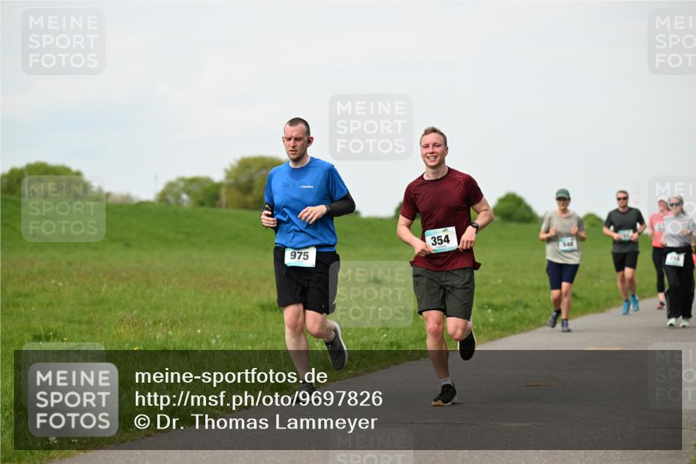 10.05.2026 - 8. Wedeler Halbmarathon Dr. Thomas Lammeyer http://msf.ph/oto/9697826 10.05.2026 11:30:41 Laufen 354, 546, 975, 310 meine-sportfotos.de