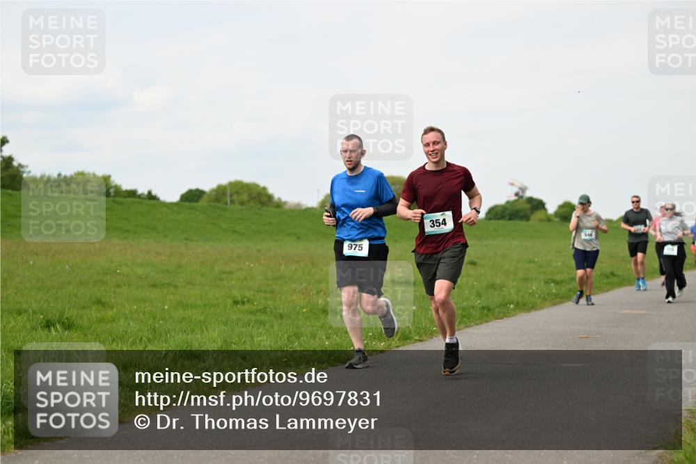 10.05.2026 - 8. Wedeler Halbmarathon Dr. Thomas Lammeyer http://msf.ph/oto/9697831 10.05.2026 11:30:42 Laufen 975, 354, 546 meine-sportfotos.de