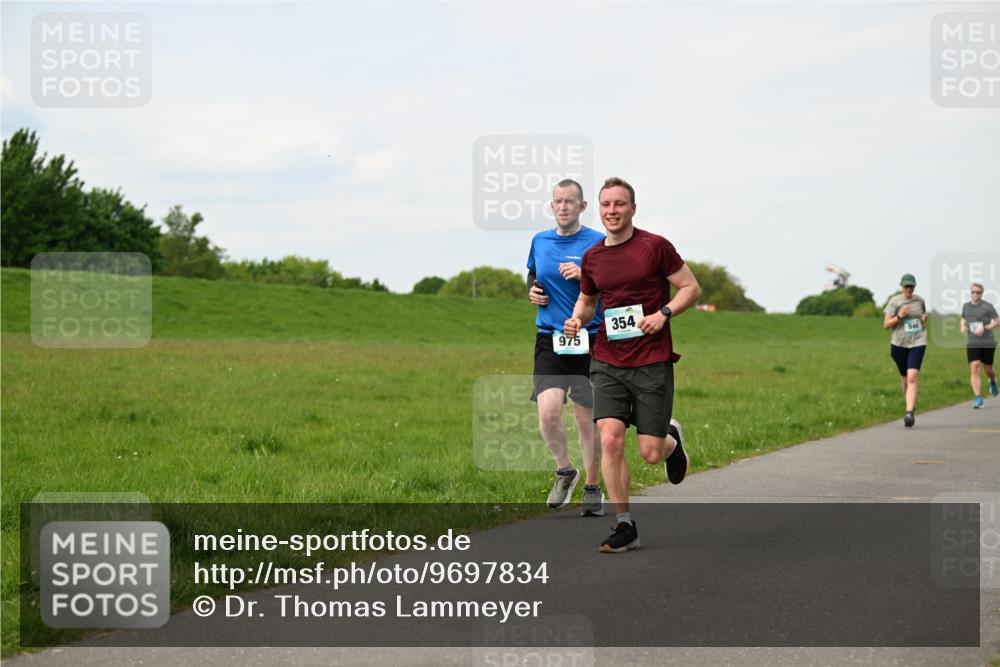 10.05.2026 - 8. Wedeler Halbmarathon Dr. Thomas Lammeyer http://msf.ph/oto/9697834 10.05.2026 11:30:43 Laufen 975, 354 meine-sportfotos.de