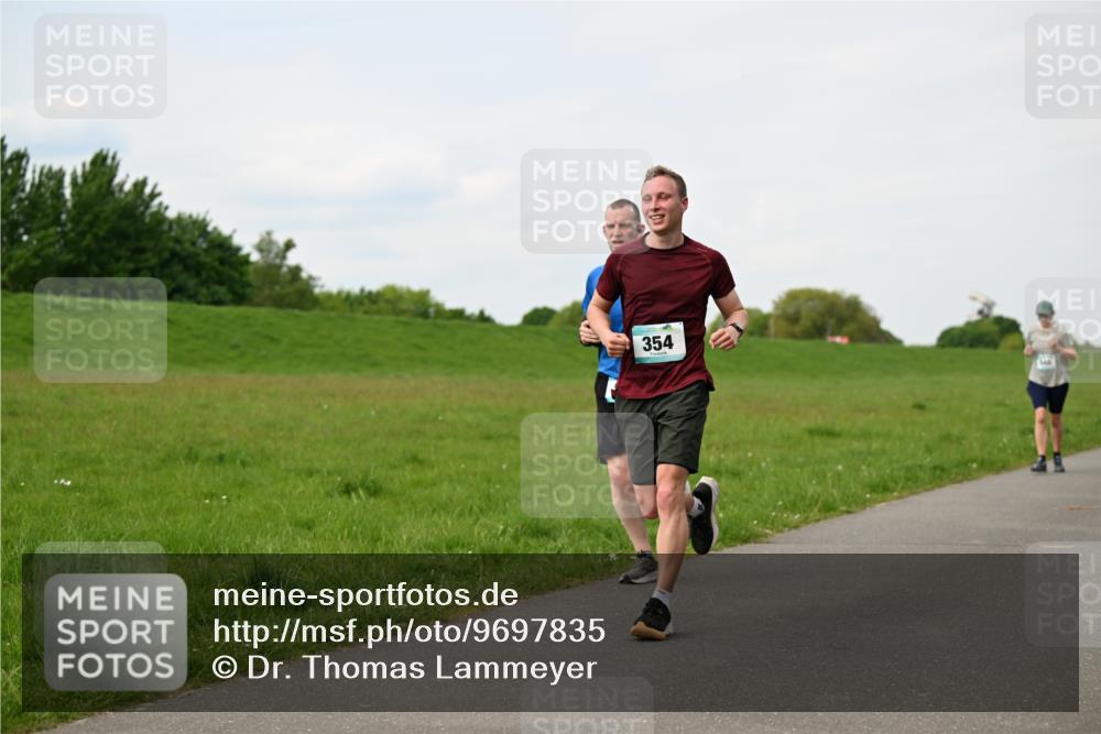 10.05.2026 - 8. Wedeler Halbmarathon Dr. Thomas Lammeyer http://msf.ph/oto/9697835 10.05.2026 11:30:43 Laufen 354 meine-sportfotos.de