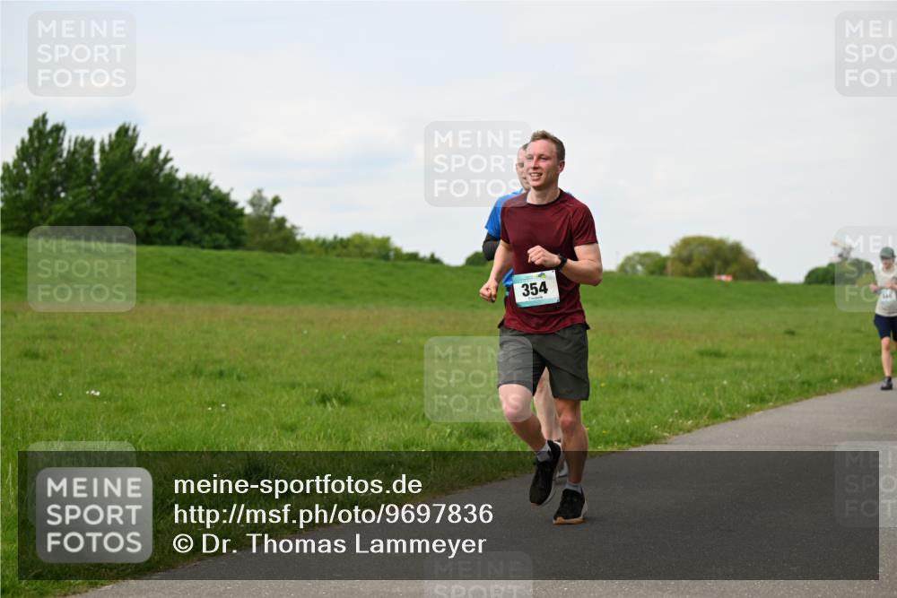 10.05.2026 - 8. Wedeler Halbmarathon Dr. Thomas Lammeyer http://msf.ph/oto/9697836 10.05.2026 11:30:43 Laufen 354 meine-sportfotos.de