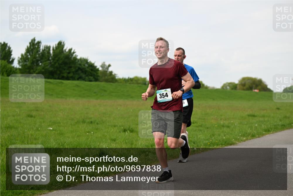 10.05.2026 - 8. Wedeler Halbmarathon Dr. Thomas Lammeyer http://msf.ph/oto/9697838 10.05.2026 11:30:43 Laufen 354 meine-sportfotos.de