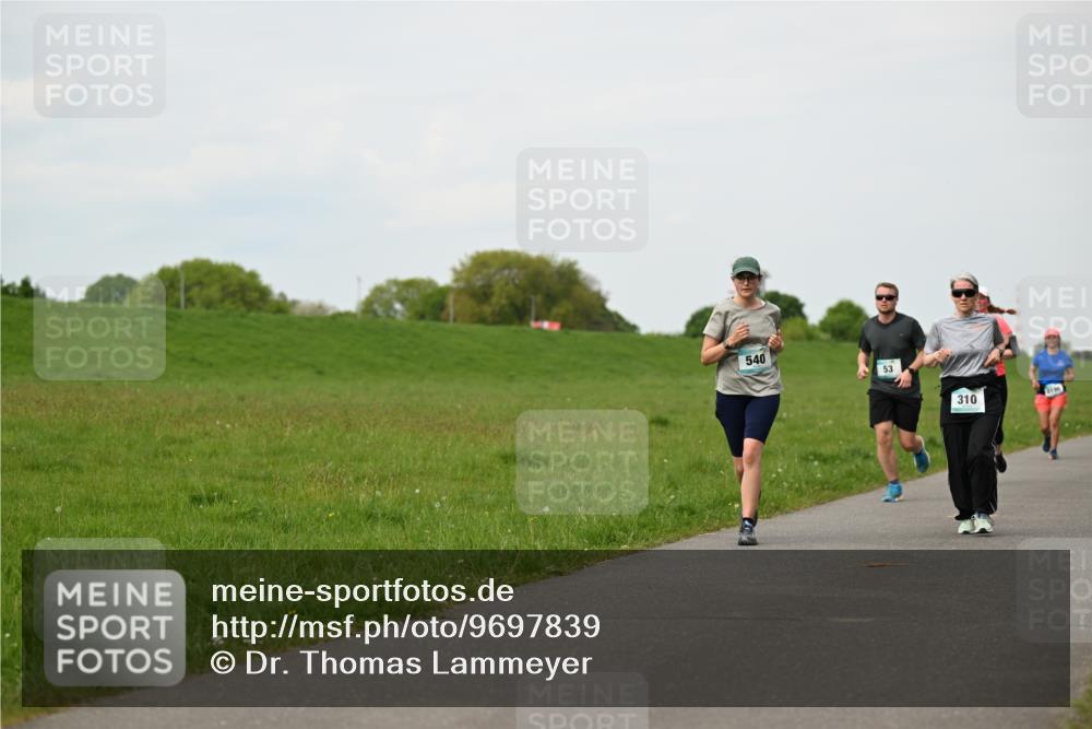 10.05.2026 - 8. Wedeler Halbmarathon Dr. Thomas Lammeyer http://msf.ph/oto/9697839 10.05.2026 11:30:44 Laufen 540, 310, 2199 meine-sportfotos.de