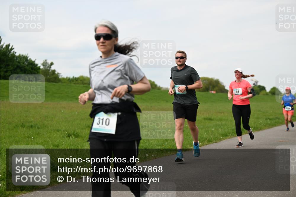 10.05.2026 - 8. Wedeler Halbmarathon Dr. Thomas Lammeyer http://msf.ph/oto/9697868 10.05.2026 11:30:50 Laufen 310, 2190 meine-sportfotos.de