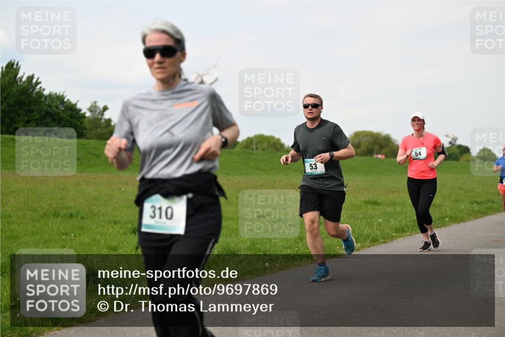 10.05.2026 - 8. Wedeler Halbmarathon Dr. Thomas Lammeyer http://msf.ph/oto/9697869 10.05.2026 11:30:50 Laufen 310 meine-sportfotos.de