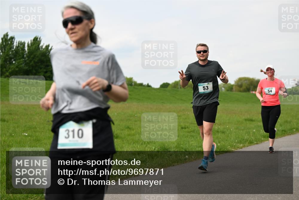 10.05.2026 - 8. Wedeler Halbmarathon Dr. Thomas Lammeyer http://msf.ph/oto/9697871 10.05.2026 11:30:50 Laufen 310 meine-sportfotos.de