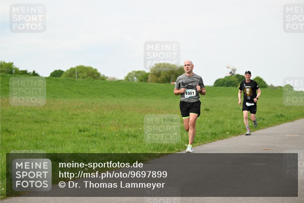 10.05.2026 - 8. Wedeler Halbmarathon Dr. Thomas Lammeyer http://msf.ph/oto/9697899 10.05.2026 11:30:56 Laufen 1051 meine-sportfotos.de
