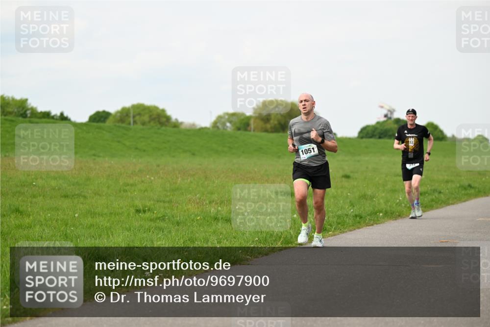 10.05.2026 - 8. Wedeler Halbmarathon Dr. Thomas Lammeyer http://msf.ph/oto/9697900 10.05.2026 11:30:56 Laufen 1051 meine-sportfotos.de