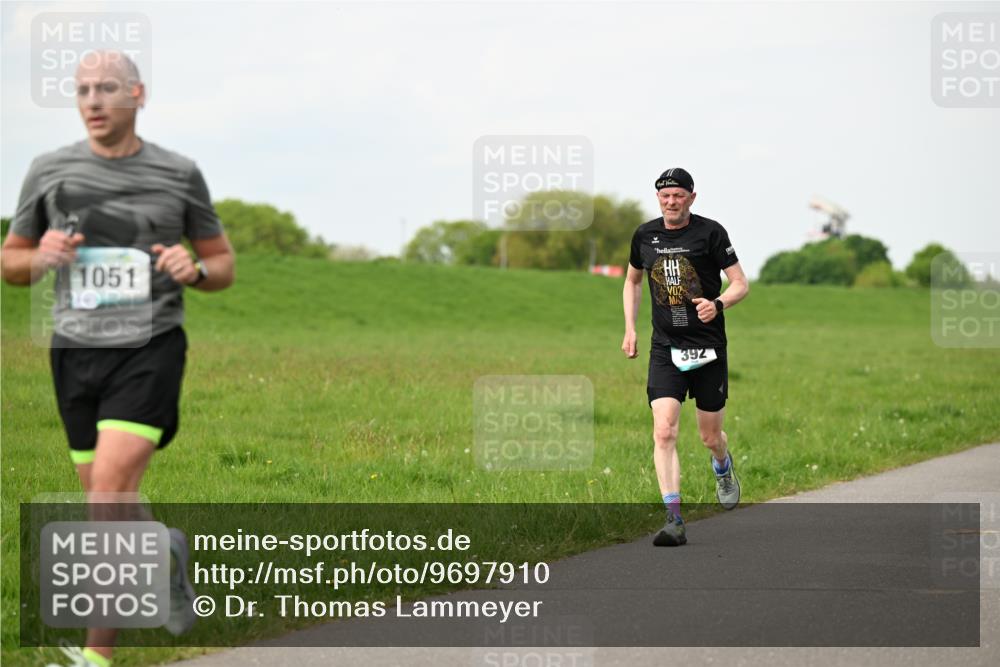 10.05.2026 - 8. Wedeler Halbmarathon Dr. Thomas Lammeyer http://msf.ph/oto/9697910 10.05.2026 11:30:58 Laufen 1051, 392 meine-sportfotos.de