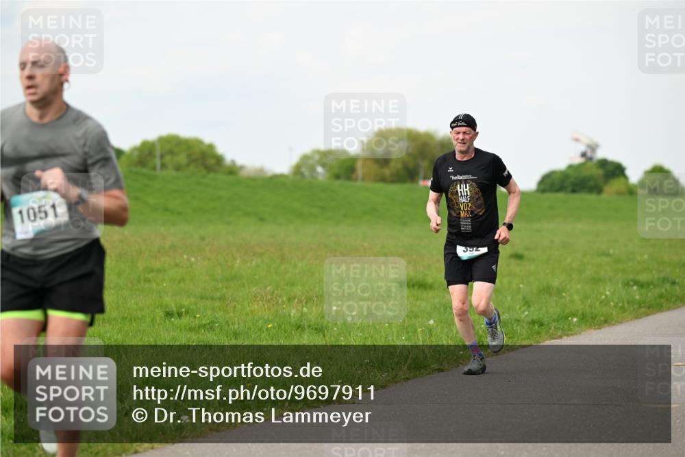 10.05.2026 - 8. Wedeler Halbmarathon Dr. Thomas Lammeyer http://msf.ph/oto/9697911 10.05.2026 11:30:58 Laufen 1051, 355 meine-sportfotos.de