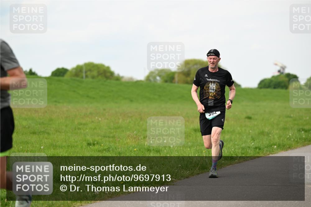 10.05.2026 - 8. Wedeler Halbmarathon Dr. Thomas Lammeyer http://msf.ph/oto/9697913 10.05.2026 11:30:58 Laufen 392 meine-sportfotos.de
