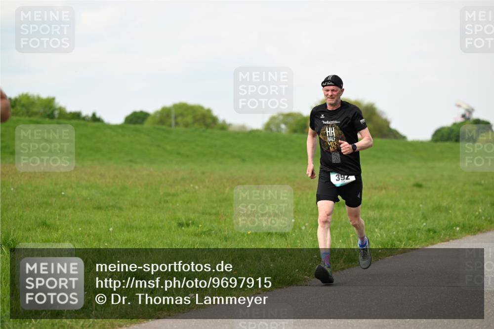 10.05.2026 - 8. Wedeler Halbmarathon Dr. Thomas Lammeyer http://msf.ph/oto/9697915 10.05.2026 11:30:58 Laufen 392 meine-sportfotos.de