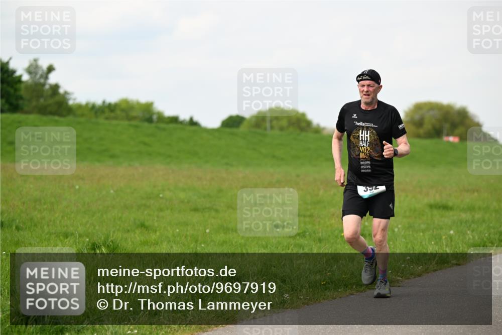 10.05.2026 - 8. Wedeler Halbmarathon Dr. Thomas Lammeyer http://msf.ph/oto/9697919 10.05.2026 11:30:59 Laufen 394 meine-sportfotos.de