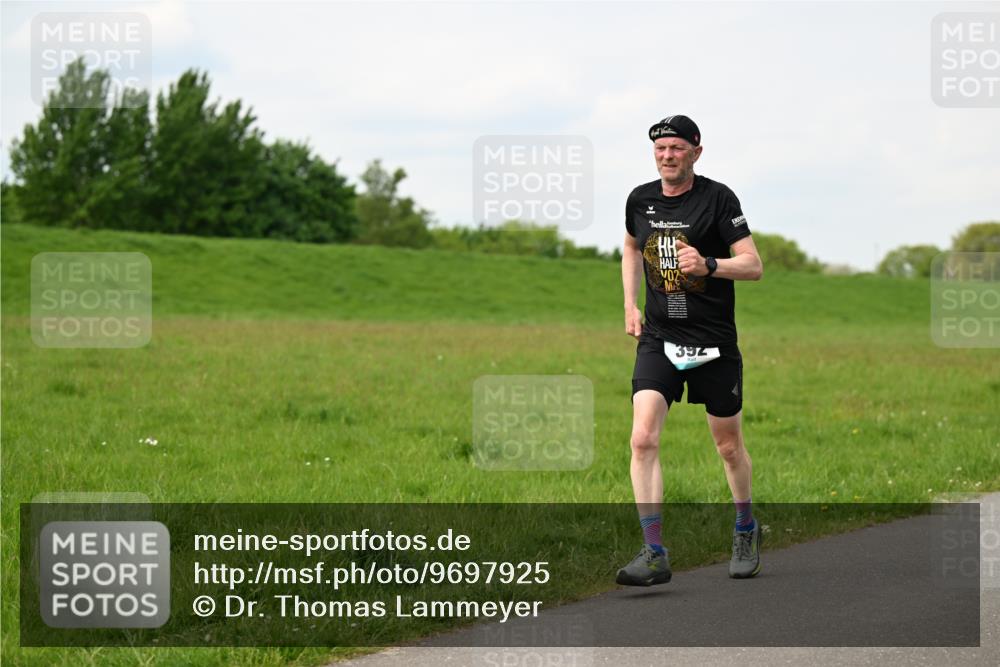 10.05.2026 - 8. Wedeler Halbmarathon Dr. Thomas Lammeyer http://msf.ph/oto/9697925 10.05.2026 11:31:00 Laufen 392 meine-sportfotos.de