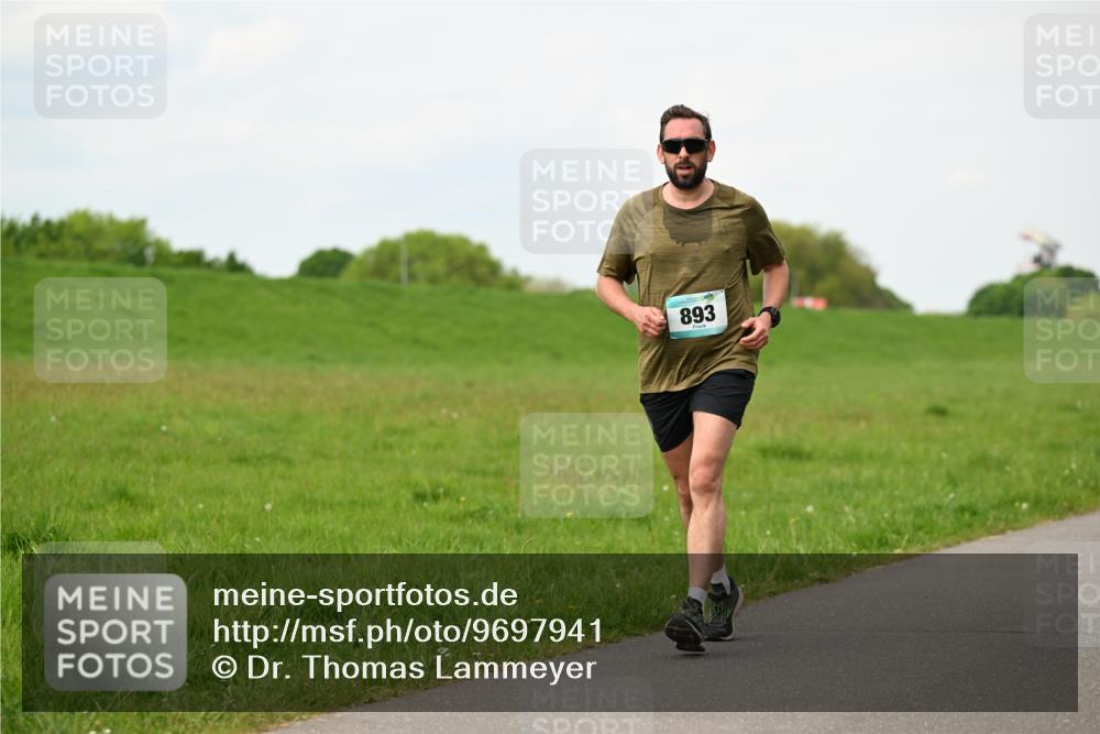 10.05.2026 - 8. Wedeler Halbmarathon Dr. Thomas Lammeyer http://msf.ph/oto/9697941 10.05.2026 11:31:11 Laufen 893 meine-sportfotos.de