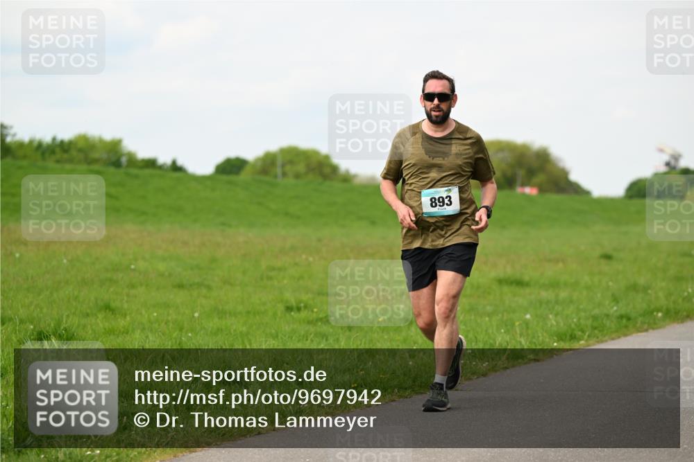 10.05.2026 - 8. Wedeler Halbmarathon Dr. Thomas Lammeyer http://msf.ph/oto/9697942 10.05.2026 11:31:11 Laufen 893 meine-sportfotos.de