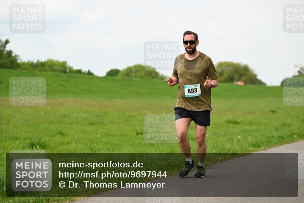 10.05.2026 - 8. Wedeler Halbmarathon Dr. Thomas Lammeyer http://msf.ph/oto/9697944 10.05.2026 11:31:11 Laufen 893 meine-sportfotos.de