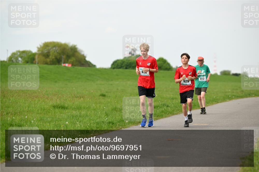 10.05.2026 - 8. Wedeler Halbmarathon Dr. Thomas Lammeyer http://msf.ph/oto/9697951 10.05.2026 11:31:13 Laufen 932, 812, 929 meine-sportfotos.de