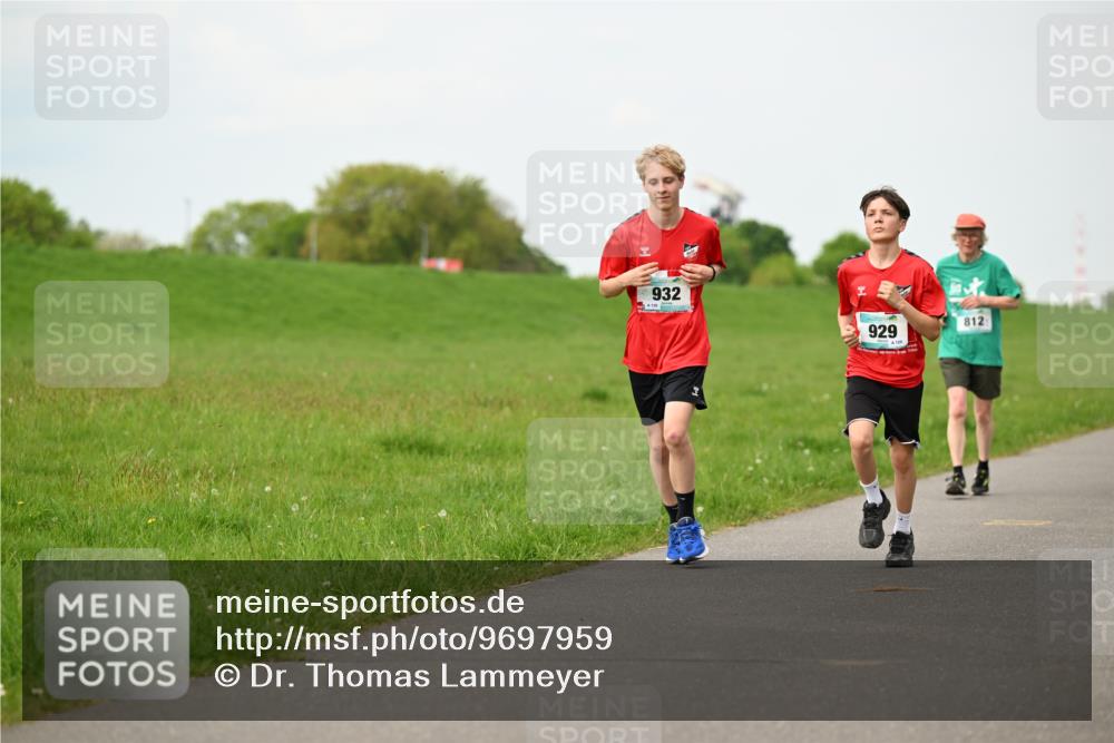 10.05.2026 - 8. Wedeler Halbmarathon Dr. Thomas Lammeyer http://msf.ph/oto/9697959 10.05.2026 11:31:14 Laufen 932, 929, 129, 812 meine-sportfotos.de