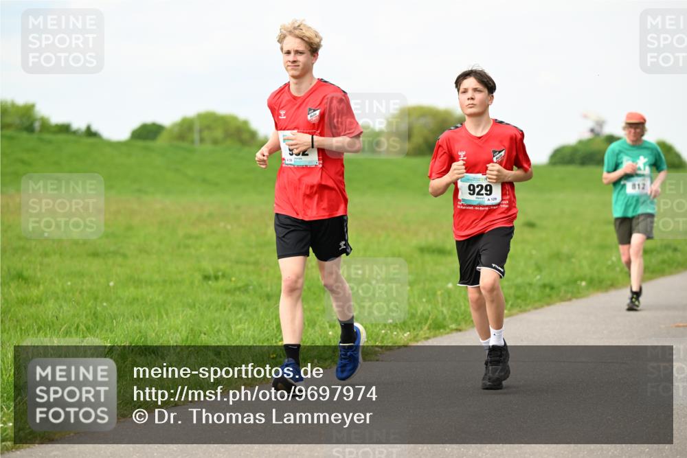 10.05.2026 - 8. Wedeler Halbmarathon Dr. Thomas Lammeyer http://msf.ph/oto/9697974 10.05.2026 11:31:17 Laufen 130, 929, 129, 812 meine-sportfotos.de
