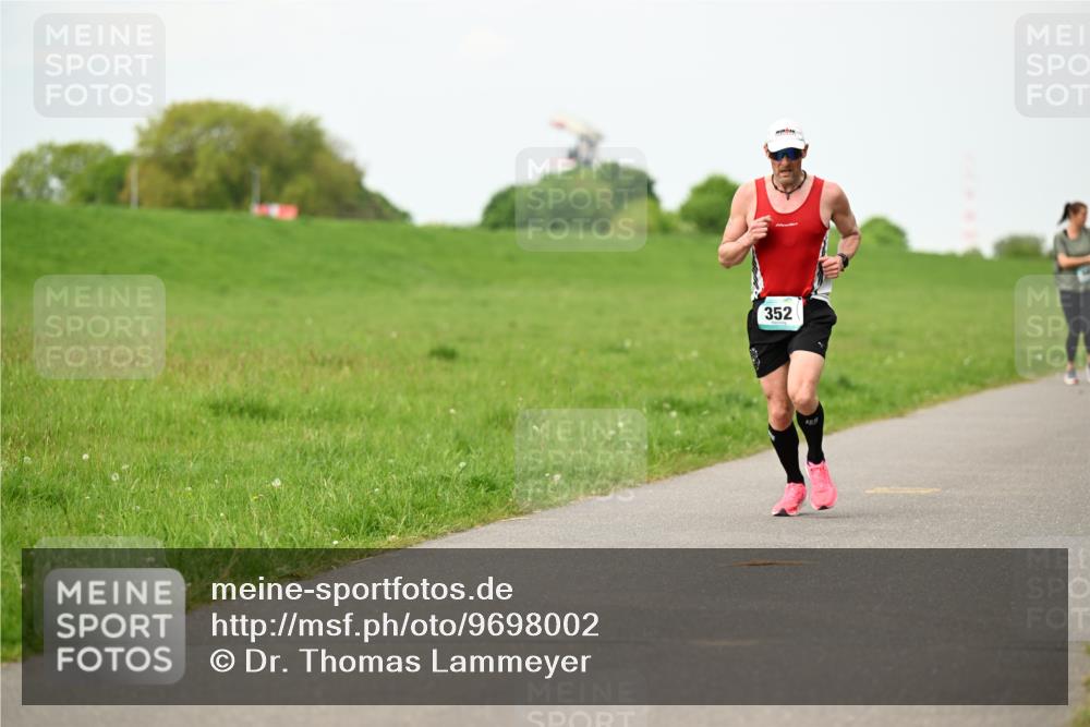 10.05.2026 - 8. Wedeler Halbmarathon Dr. Thomas Lammeyer http://msf.ph/oto/9698002 10.05.2026 11:31:24 Laufen 352 meine-sportfotos.de
