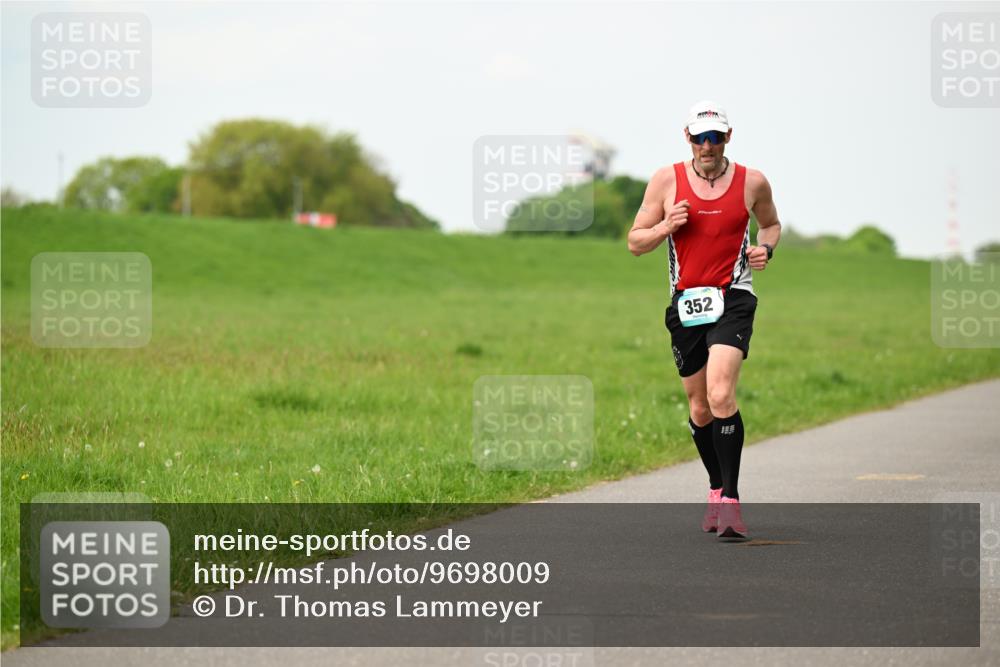 10.05.2026 - 8. Wedeler Halbmarathon Dr. Thomas Lammeyer http://msf.ph/oto/9698009 10.05.2026 11:31:25 Laufen 352 meine-sportfotos.de
