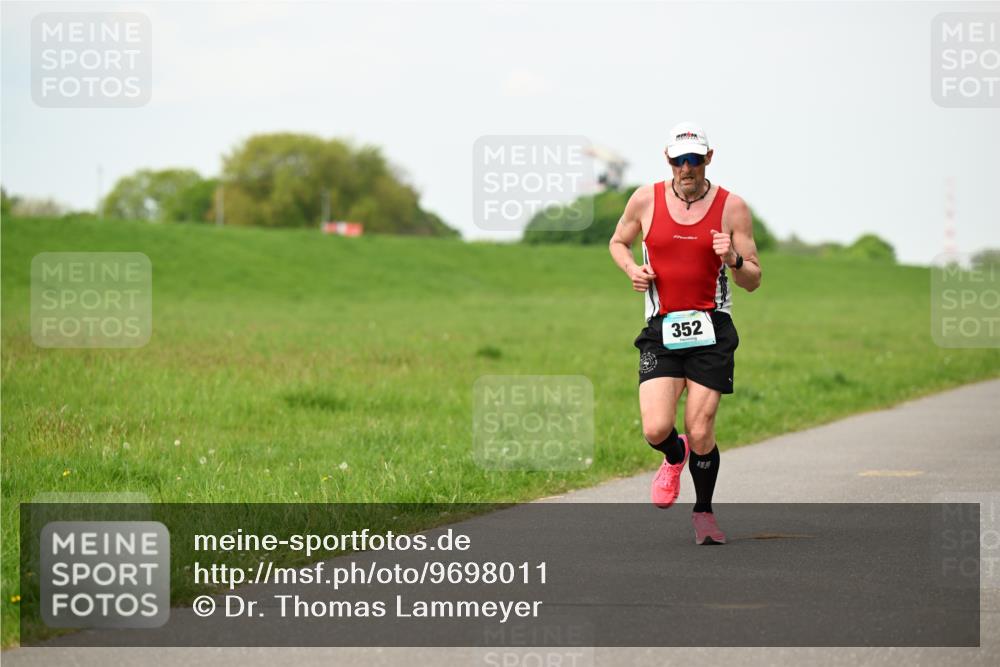 10.05.2026 - 8. Wedeler Halbmarathon Dr. Thomas Lammeyer http://msf.ph/oto/9698011 10.05.2026 11:31:25 Laufen 352 meine-sportfotos.de