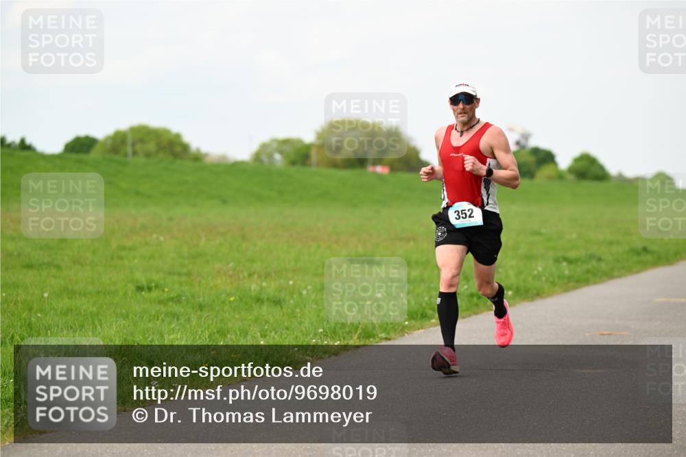 10.05.2026 - 8. Wedeler Halbmarathon Dr. Thomas Lammeyer http://msf.ph/oto/9698019 10.05.2026 11:31:26 Laufen 352 meine-sportfotos.de