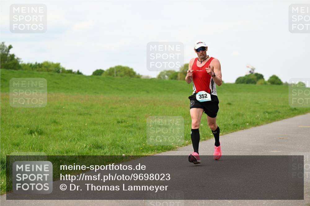 10.05.2026 - 8. Wedeler Halbmarathon Dr. Thomas Lammeyer http://msf.ph/oto/9698023 10.05.2026 11:31:26 Laufen 352 meine-sportfotos.de