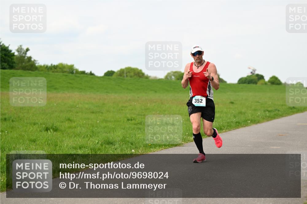 10.05.2026 - 8. Wedeler Halbmarathon Dr. Thomas Lammeyer http://msf.ph/oto/9698024 10.05.2026 11:31:27 Laufen 352 meine-sportfotos.de