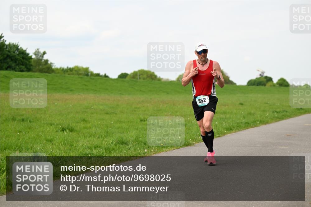 10.05.2026 - 8. Wedeler Halbmarathon Dr. Thomas Lammeyer http://msf.ph/oto/9698025 10.05.2026 11:31:27 Laufen 352 meine-sportfotos.de