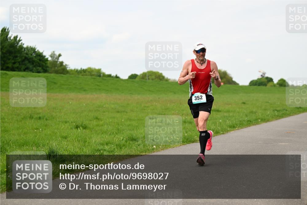 10.05.2026 - 8. Wedeler Halbmarathon Dr. Thomas Lammeyer http://msf.ph/oto/9698027 10.05.2026 11:31:27 Laufen 352 meine-sportfotos.de