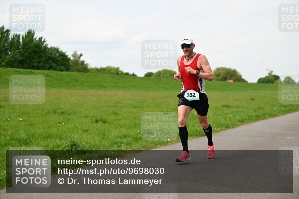 10.05.2026 - 8. Wedeler Halbmarathon Dr. Thomas Lammeyer http://msf.ph/oto/9698030 10.05.2026 11:31:27 Laufen 352 meine-sportfotos.de