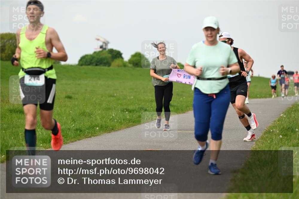 10.05.2026 - 8. Wedeler Halbmarathon Dr. Thomas Lammeyer http://msf.ph/oto/9698042 10.05.2026 11:31:32 Laufen 214 meine-sportfotos.de