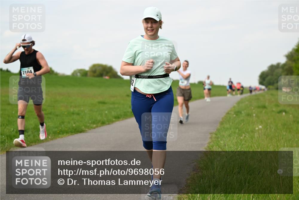 10.05.2026 - 8. Wedeler Halbmarathon Dr. Thomas Lammeyer http://msf.ph/oto/9698056 10.05.2026 11:31:34 Laufen 2104 meine-sportfotos.de