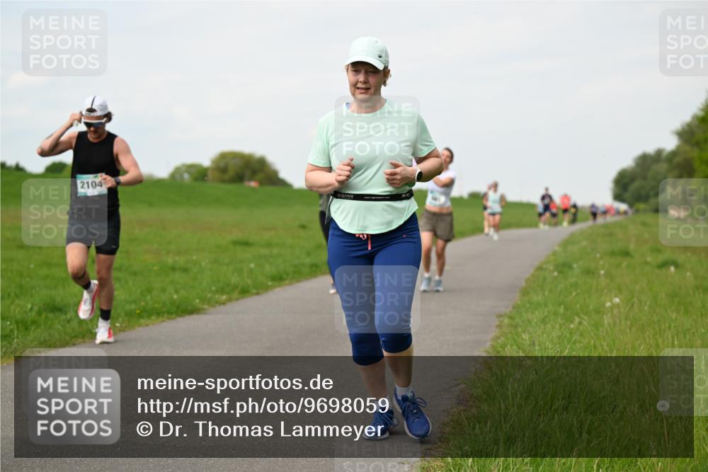 10.05.2026 - 8. Wedeler Halbmarathon Dr. Thomas Lammeyer http://msf.ph/oto/9698059 10.05.2026 11:31:34 Laufen 2104 meine-sportfotos.de