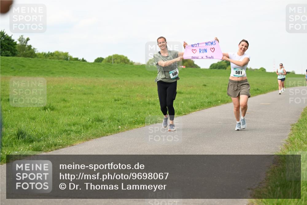 10.05.2026 - 8. Wedeler Halbmarathon Dr. Thomas Lammeyer http://msf.ph/oto/9698067 10.05.2026 11:31:36 Laufen 589, 581 meine-sportfotos.de