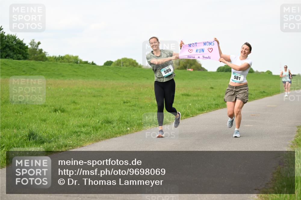 10.05.2026 - 8. Wedeler Halbmarathon Dr. Thomas Lammeyer http://msf.ph/oto/9698069 10.05.2026 11:31:36 Laufen 589, 581 meine-sportfotos.de