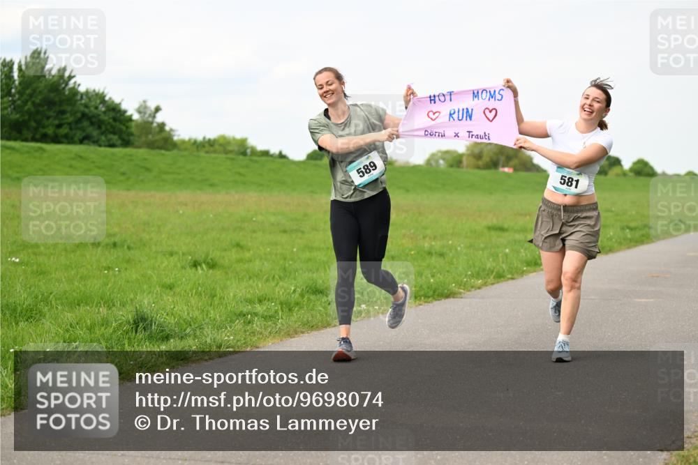 10.05.2026 - 8. Wedeler Halbmarathon Dr. Thomas Lammeyer http://msf.ph/oto/9698074 10.05.2026 11:31:37 Laufen 589, 581 meine-sportfotos.de
