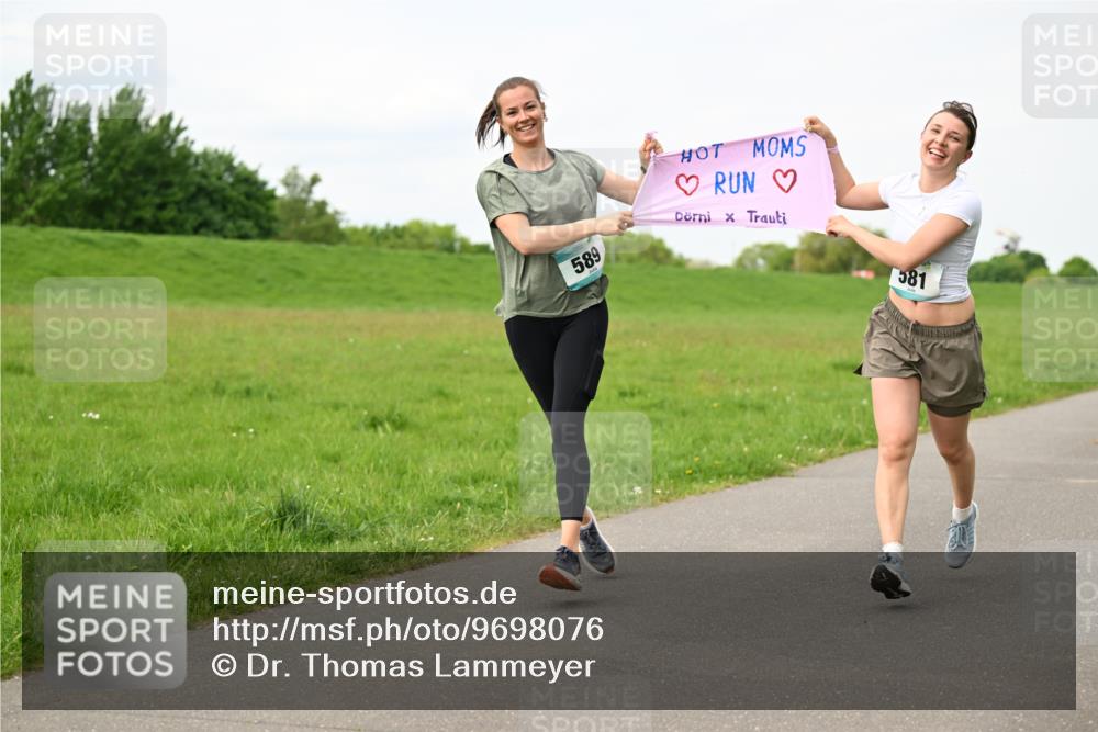 10.05.2026 - 8. Wedeler Halbmarathon Dr. Thomas Lammeyer http://msf.ph/oto/9698076 10.05.2026 11:31:37 Laufen 589, 581 meine-sportfotos.de