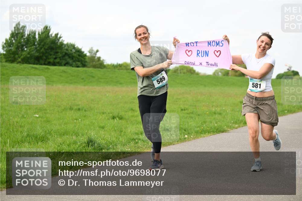 10.05.2026 - 8. Wedeler Halbmarathon Dr. Thomas Lammeyer http://msf.ph/oto/9698077 10.05.2026 11:31:37 Laufen 589, 581 meine-sportfotos.de